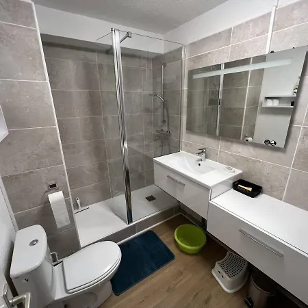 Studio Cabine Avec Parking, 3 Lits Et Cuisine Equipee - Fr-1-593-83